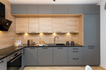 KUCHNIA STYL NOWOCZESNY SZARY MAT/HIKORA NATURALNA