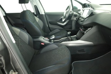 Peugeot 2008 I SUV Facelifting 1.2 PureTech 82KM 2018 Peugeot 2008 1.2 PureTech, Salon Polska, zdjęcie 6