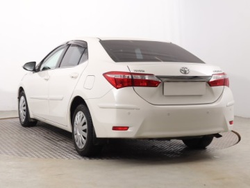 Toyota Corolla XI Sedan 1.6 Valvematic 132KM 2015 Toyota Corolla 1.6 Valvematic, Salon Polska, zdjęcie 3