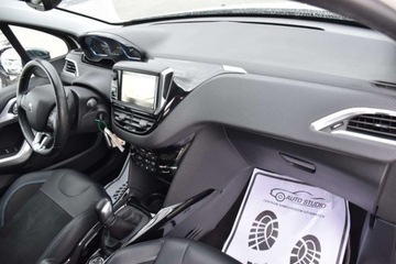 Peugeot 2008 I SUV Facelifting 1.2 PureTech 110KM 2018 Peugeot 2008 NaviKamera SkoraAlcantara Ambiente Led Panorama Klimatronic, zdjęcie 4