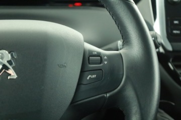 Peugeot 208 I Hatchback 5d Facelifting 1.2 PureTech 82KM 2018 Peugeot 208 1.2 PureTech, Salon Polska, zdjęcie 12