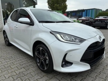 Toyota Yaris IV Hatchback Facelifting 1.5 Hybrid Dynamic Force 130KM 2026 Executive 1.5 Hybrid 130KM | Podgrzewane fotele!, zdjęcie 2