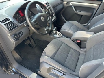 Volkswagen Touran I 2.0 TDI 170KM 2008 Volkswagen Touran 2.0 TDI DPF DSG Trendline 170KM 2008r, zdjęcie 12