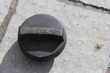 КРЫШКА МАСЛЯНОГО ЗАЛИВА TOYOTA AVENSIS RAV 4 COROLLA D4D