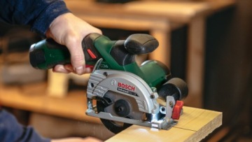 Циркулярная пила UniversalCirc 12 корпус BOSCH