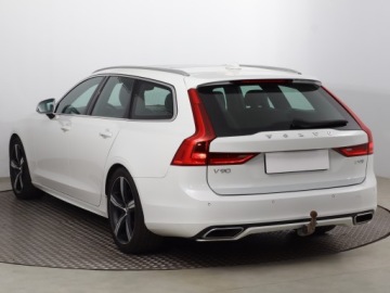 Volvo V90 II Kombi 2.0 D4 190KM 2019 Volvo V90 D4, 187 KM, Automat, VAT 23%, Skóra, zdjęcie 3