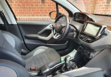 Peugeot 2008 I SUV 1.2 PureTech 110KM 2015 Peugeot 2008 Urban Cross LED Nawigacja GetHelp 1.2 Benzyna 110KM, zdjęcie 8