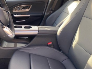 Mercedes CLA C118/X118 2025 MERCEDES-BENZ CLA 180 Progressive Sedan 1.5 (136KM) 2025, zdjęcie 4