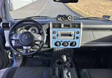 Toyota FJ Cruiser 4.0 239KM 2011 Toyota FJ Toyota FJ 4.0 4x4 4.0 Benzyna 239KM, zdjęcie 5