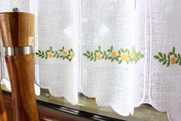 Льняная штора для кухни Белая Ревность Вышивка Цветы высота 60 см