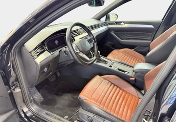 Volkswagen Passat B8 Variant Facelifting 2.0 TDI SCR 150KM 2022 Volkswagen Passat Unikatowe wyposazenie - Masaze - 4 kamery - LED Matrix -, zdjęcie 19