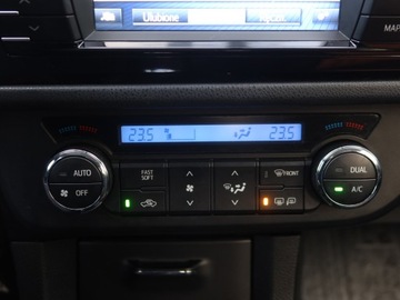 Toyota Corolla X Sedan Facelifting 1.6 Valvematic 132KM 2013 Toyota Corolla 1.6 Valvematic, Salon Polska, zdjęcie 12