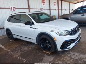 Volkswagen Tiguan III 2024 Volkswagen Tiguan 2.0T SE R-Line Black 2024 2.0 Benzyna 184KM, zdjęcie 6