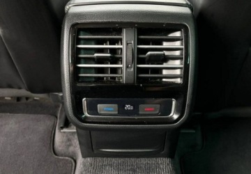 Volkswagen Passat B8 Variant 2.0 TDI SCR 240KM 2018 Volkswagen Passat R-LINE DSG Kamera 4x4 240KM Faktura Vat 23 2.0, zdjęcie 36