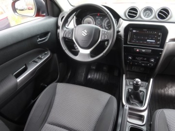 Suzuki Vitara III SUV Facelifting 1.0 BoosterJet 111KM 2019 Suzuki Vitara 1.0 BoosterJet, Salon Polska, zdjęcie 6