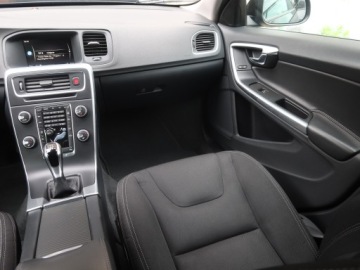 Volvo V60 I Kombi Facelifting 2.0 D4 DRIVE-E 190KM 2017 Volvo V60 D4 2.0, Salon Polska, Serwis ASO, zdjęcie 7