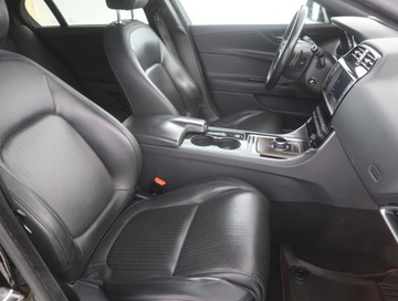 Jaguar XE Sedan 2.0 i4 240KM 2016 Jaguar XE 25t, Salon Polska, Serwis ASO, Automat, zdjęcie 8