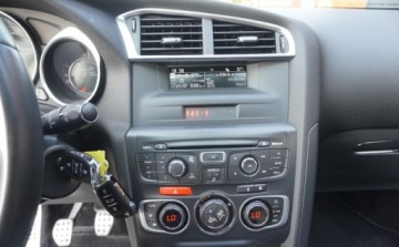 DS 4 I Hatchback (Citroen) 1.6 e-HDi 115KM 2014 Citroen DS4 Bezwypadkowy Serwisowany 1-Wlasciciel Klimatronik Masaze Pdc P, zdjęcie 13