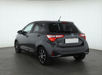 Toyota Yaris III Hatchback 5d Facelifting 2017 1.5 Hybrid 100KM 2018 Toyota Yaris 1.5 Hybrid, Salon Polska, Serwis ASO, zdjęcie 3