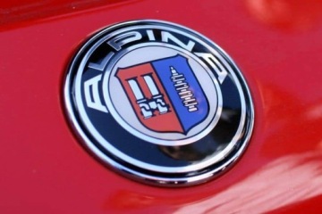 ЭМБЛЕМА С ЛОГОТИПОМ ALPINA BMW 82 мм ДЛЯ МАССОВОЙ КЛАПАНКИ