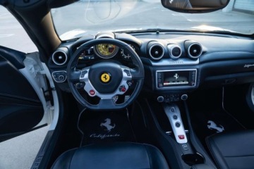 Ferrari California 2017 Ferrari California T V8 2017 3.9 Benzyna 553KM, zdjęcie 11