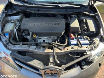 Toyota Auris II Hatchback 5d Dual VVT-i 100 99KM 2013 Toyota Auris 1.3 benzyna, lekko uszkodzony, zdjęcie 7