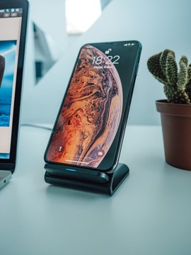 СЕТЕВОЕ ИНДУКЦИОННОЕ ЗАРЯДНОЕ УСТРОЙСТВО БЕСПРОВОДНАЯ БЫСТРАЯ СТАНЦИЯ 15 Вт USB C QI