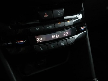 Peugeot 2008 I SUV Facelifting 1.2 PureTech 110KM 2016 Peugeot 2008 lift klima auto navi panorama, zdjęcie 26