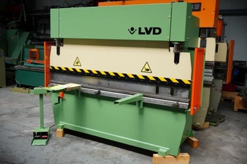 Ручной листогибочный пресс LVD 50 т x 2550 мм
