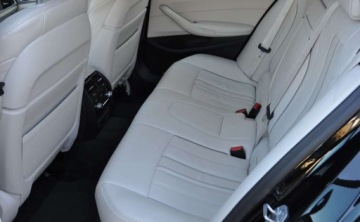 BMW Seria 5 G30-G31 Touring Facelifting 2.0 520d 190KM 2021 BMW Seria 5 BMW 520 2.0 190km XDRIVE 112021R LASERY ACC Klimax4 ORYGINAL F, zdjęcie 8