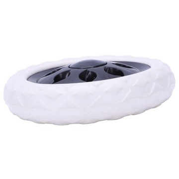 Круг для покупок в магазине рядом с белым до сумки для покупок