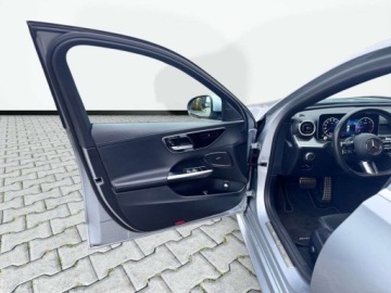 Mercedes Klasa C W206 Limuzyna 2.0 220d 200KM 2023 Mercedes-Benz Klasa C C 220 d 4MATIC AMG Kamera MBUX Grzana kierownica, zdjęcie 9