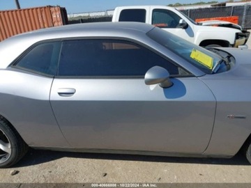 Dodge Challenger III 2014 Dodge Challenger 2014 Dodge Challenger SXT 3.6 Benzyna 305KM, zdjęcie 8