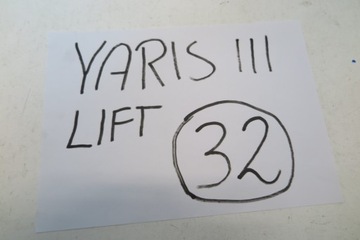 DESKA AIRBAG ULOŽENÍ PÁSY TOYOTA YARIS III FACELIFT DEMONTÁŽ