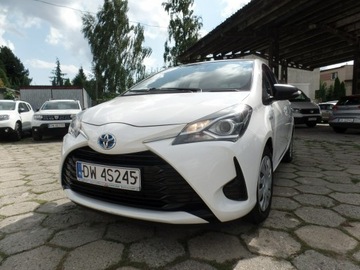 Toyota Yaris III 2017 Toyota Yaris Hybrid 100 Active