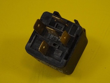 RELÉ MITSUBISHI GALANT 20207100A NR749