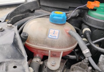 Fiat 500 II Hatchback 3d 1.3 TD 75KM 2007 Fiat 500 2007r, 1.2 Diesel. Uszkodzony prawy przod i tyl. Jezdzi. 1.2, zdjęcie 21