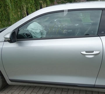 DVEŘE LEVÝ PŘEDNÍ LEVÉ VW SCIROCCO 2008- STŘÍBRNÉ LA7W