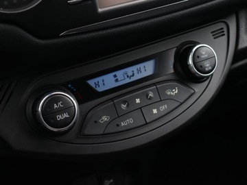 Toyota Yaris III Hatchback 5d Facelifting 2017 1.5 Dual VVT-iE 111KM 2019 Toyota Yaris 1.5 Dual VVT-i, Salon Polska, Klima, zdjęcie 16