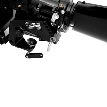 Двухтактный бензиновый подвесной двигатель с коротким валом.