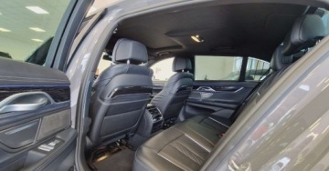 BMW Seria 7 G11-G12 Sedan Facelifting 3.0 740d 340KM 2021 BMW Seria 7 740d 340km X-drive M-pakiet Kamera 360stopni Dociagi drzwi 3.0, zdjęcie 21