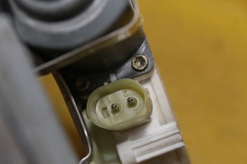 ОКОННЫЙ МЕХАНИЗМ ПЕРЕДНИЙ ПРАВЫЙ BMW E39 8236860E