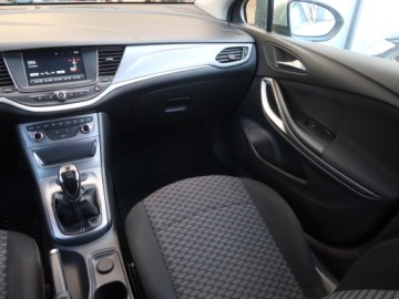 Opel Astra J GTC 1.6 CDTI Ecotec 110KM 2017 Opel Astra 1.6 CDTI, Salon Polska, Serwis ASO, zdjęcie 7