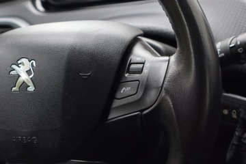 Peugeot 208 I Hatchback 5d Facelifting 1.2 PureTech 82KM 2016 Peugeot 208 1.2 PureTech, Navi, Klima, Tempomat, zdjęcie 15