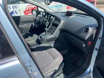 Peugeot 5008 I Minivan 1.6 HDi FAP 110KM 2011 Peugeot 5008 AUTOMAT NAWIGACJA KLIMATYZACJA PARKTRONIC TEMPOMAT PANORAMA D, zdjęcie 8