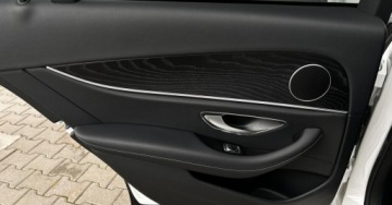 Mercedes Klasa E W213 Limuzyna 2.0 220d 194KM 2020 Mercedes-Benz Klasa E E220 4matic Od dealera Kamera cofania LED Martwe Pole, zdjęcie 18