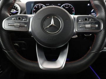 Mercedes GLA II Off-roader Plug-In 1.3 250 e 218KM 2020 Mercedes GLA 250 phev amg line kamera grzane, zdjęcie 20