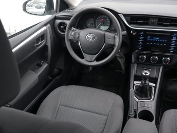Toyota Corolla XI Sedan Facelifting 1,33 Dual VVT-i 99KM 2017 Toyota Corolla 1.3 Dual VVT-i, Salon Polska, zdjęcie 6
