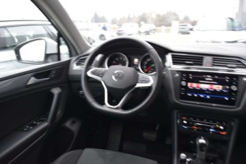 Volkswagen Tiguan II SUV Facelifting 1.5 TSI 150KM 2023 Volkswagen Tiguan SalonPL 150KM DSG LifeACCComfortPakiet ZimowyMasazKamera, zdjęcie 10