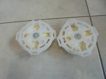 SILNICZEK REGULACJI LUSTEREK L+R TOYOTA RAV4 V 21r
